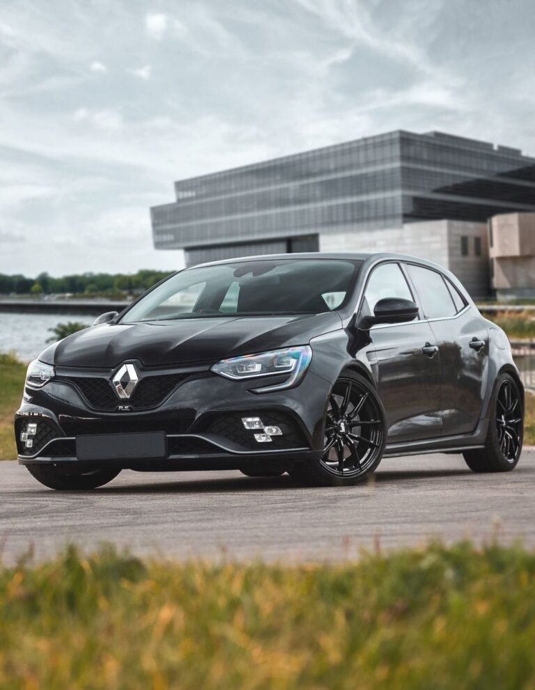 Renault-Megane-RS-Bola-FLC-aspect-ratio-372-480