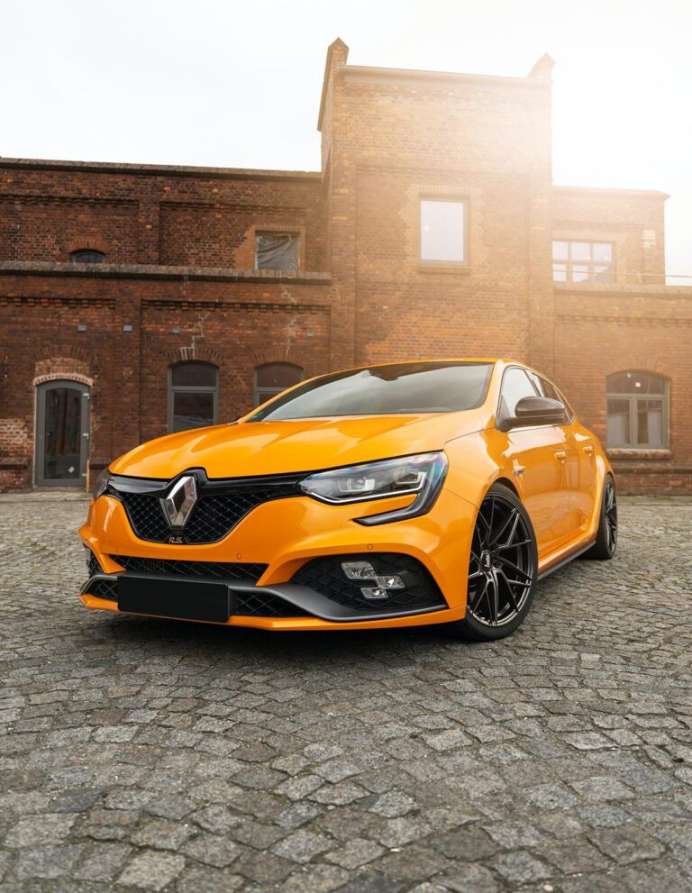Renault-Megane-RS-Bola-FLR-2-aspect-ratio-372-480